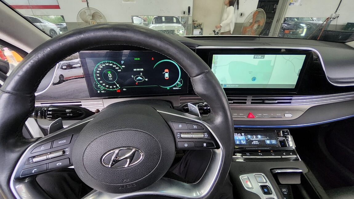 HYUNDAI THE NEW GRANDEUR IG HYBRID 2.4 HEV LE BLANC 2022 - zdjęcie 18