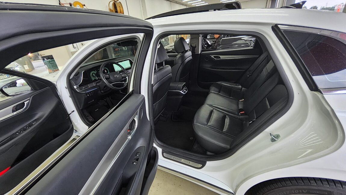 HYUNDAI THE NEW GRANDEUR IG HYBRID 2.4 HEV LE BLANC 2022 - zdjęcie 12