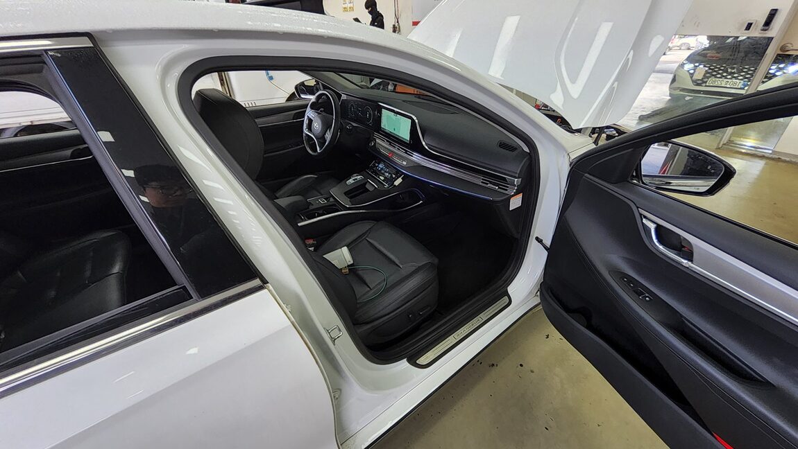 HYUNDAI THE NEW GRANDEUR IG HYBRID 2.4 HEV LE BLANC 2022 - zdjęcie 14