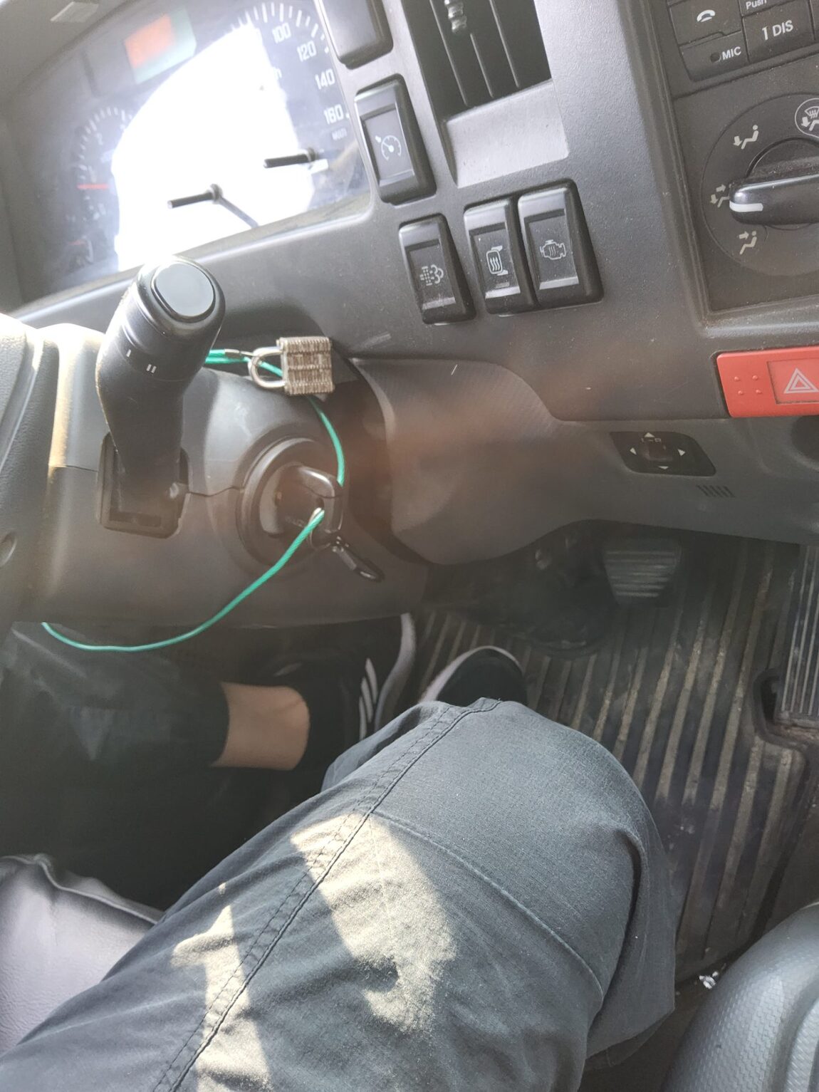 ISUZU ELF 3.5 TON CARGO LONG WHEELBASE 2019 - zdjęcie 14