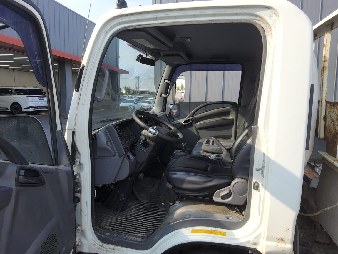 ISUZU ELF 3.5 TON CARGO LONG WHEELBASE 2019 - zdjęcie 8