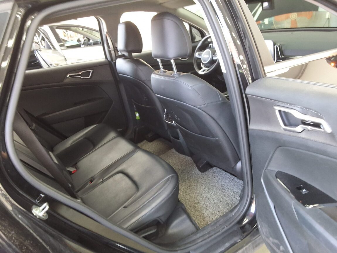 KIA THE ALL NEW SPORTAGE 2.0 DIESEL 2WD PRESTIGE 2022 - zdjęcie 13