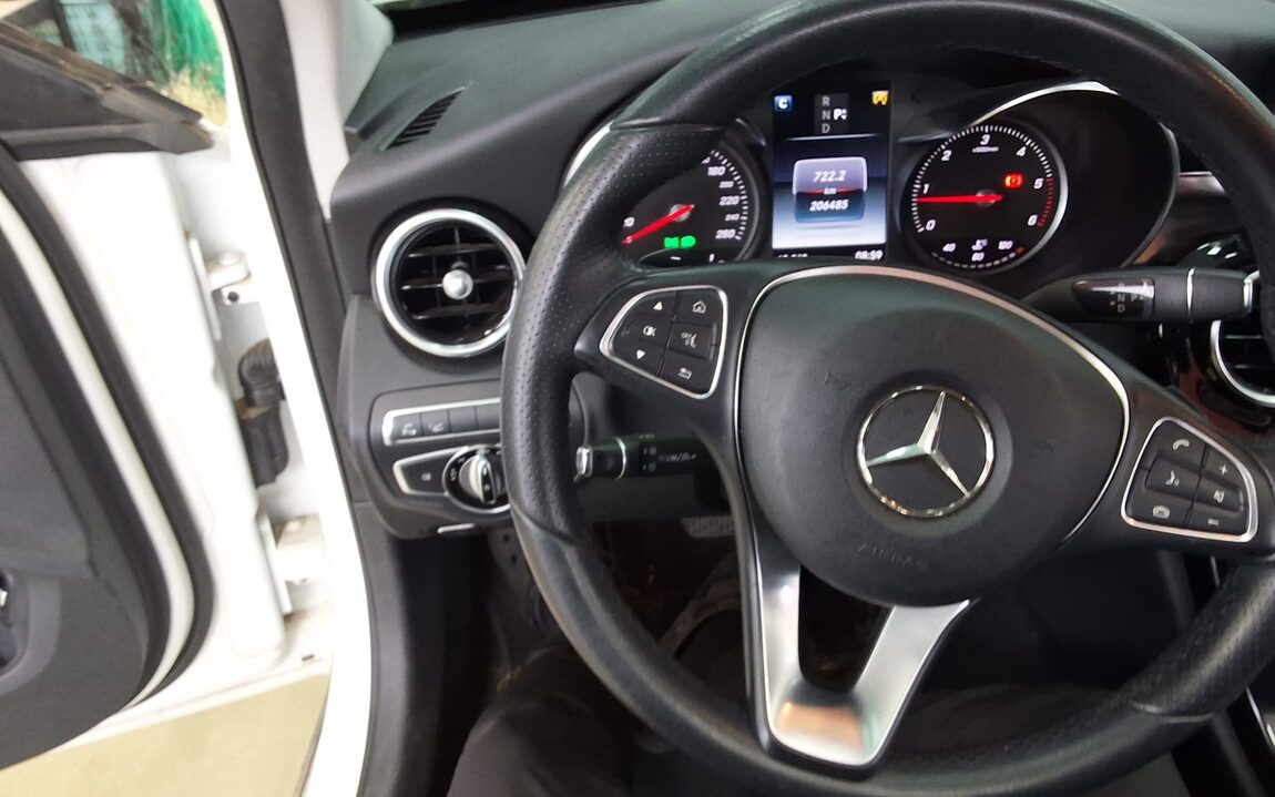 MERCEDES-BENZ C-CLASS (4TH GEN) C220 d AVANTGARDE 2017 - zdjęcie 17