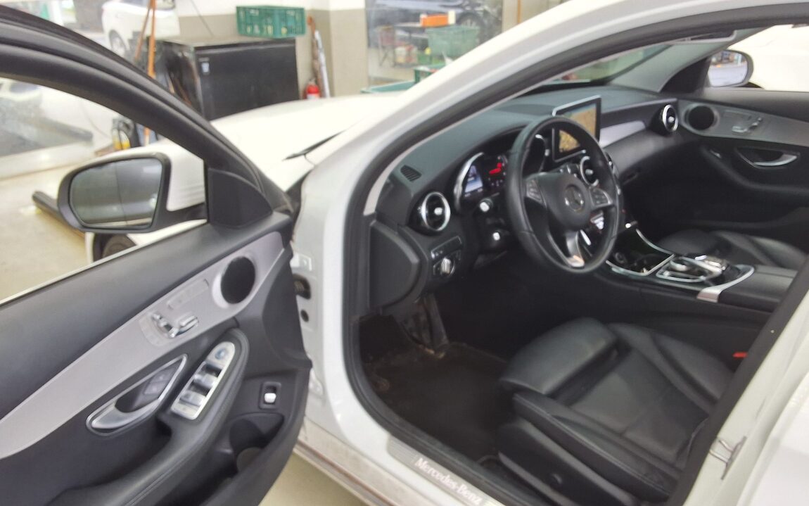 MERCEDES-BENZ C-CLASS (4TH GEN) C220 d AVANTGARDE 2017 - zdjęcie 10