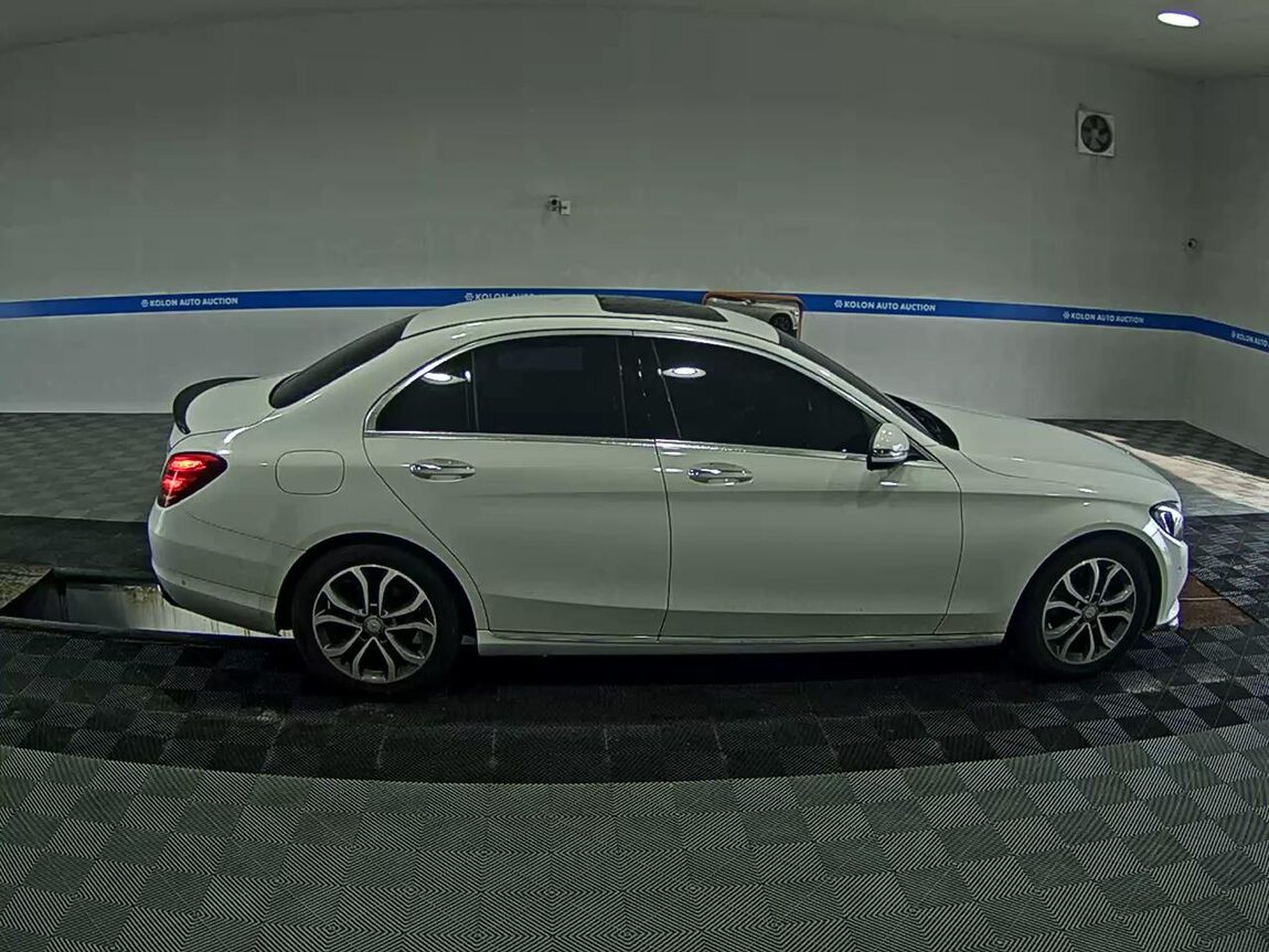 MERCEDES-BENZ C-CLASS (4TH GEN) C220 d AVANTGARDE 2017 - zdjęcie 4