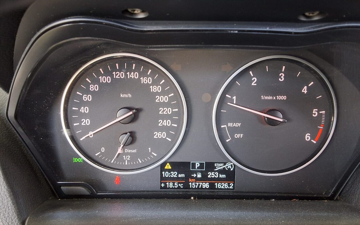 BMW 1 SERIES (2ND GEN) 5-DOOR 118d URBAN LINE 2014 - zdjęcie 9