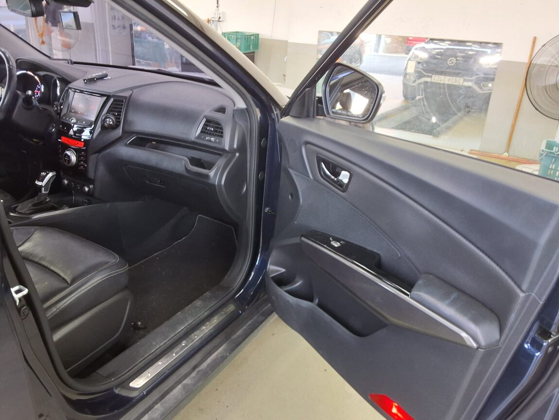 KG MOBILITY (SSANGYONG) TIVOLI AIR GASOLINE 2WD RX 2019 - zdjęcie 14