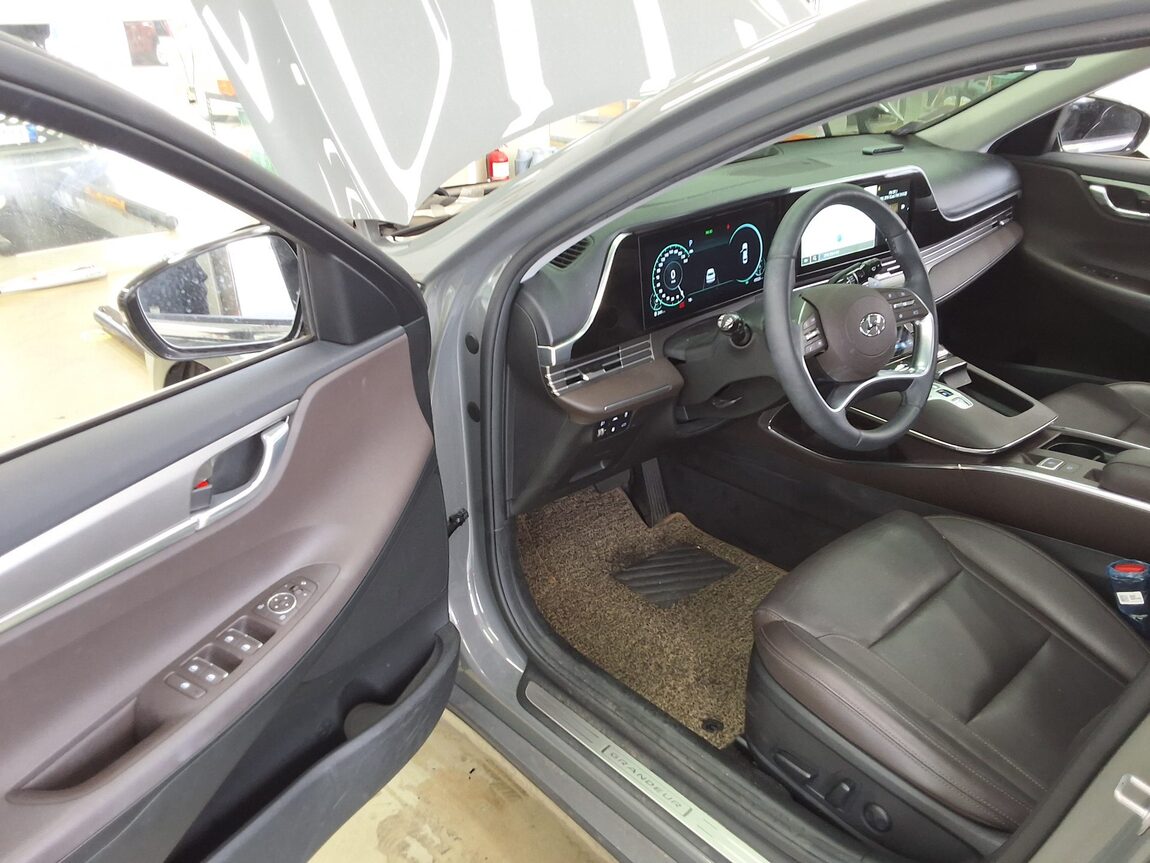 HYUNDAI THE NEW GRANDEUR IG GASOLINE 2.5 PREMIUM 2023 - zdjęcie 10