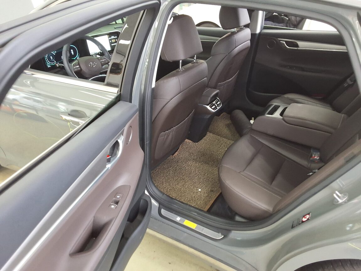 HYUNDAI THE NEW GRANDEUR IG GASOLINE 2.5 PREMIUM 2023 - zdjęcie 12