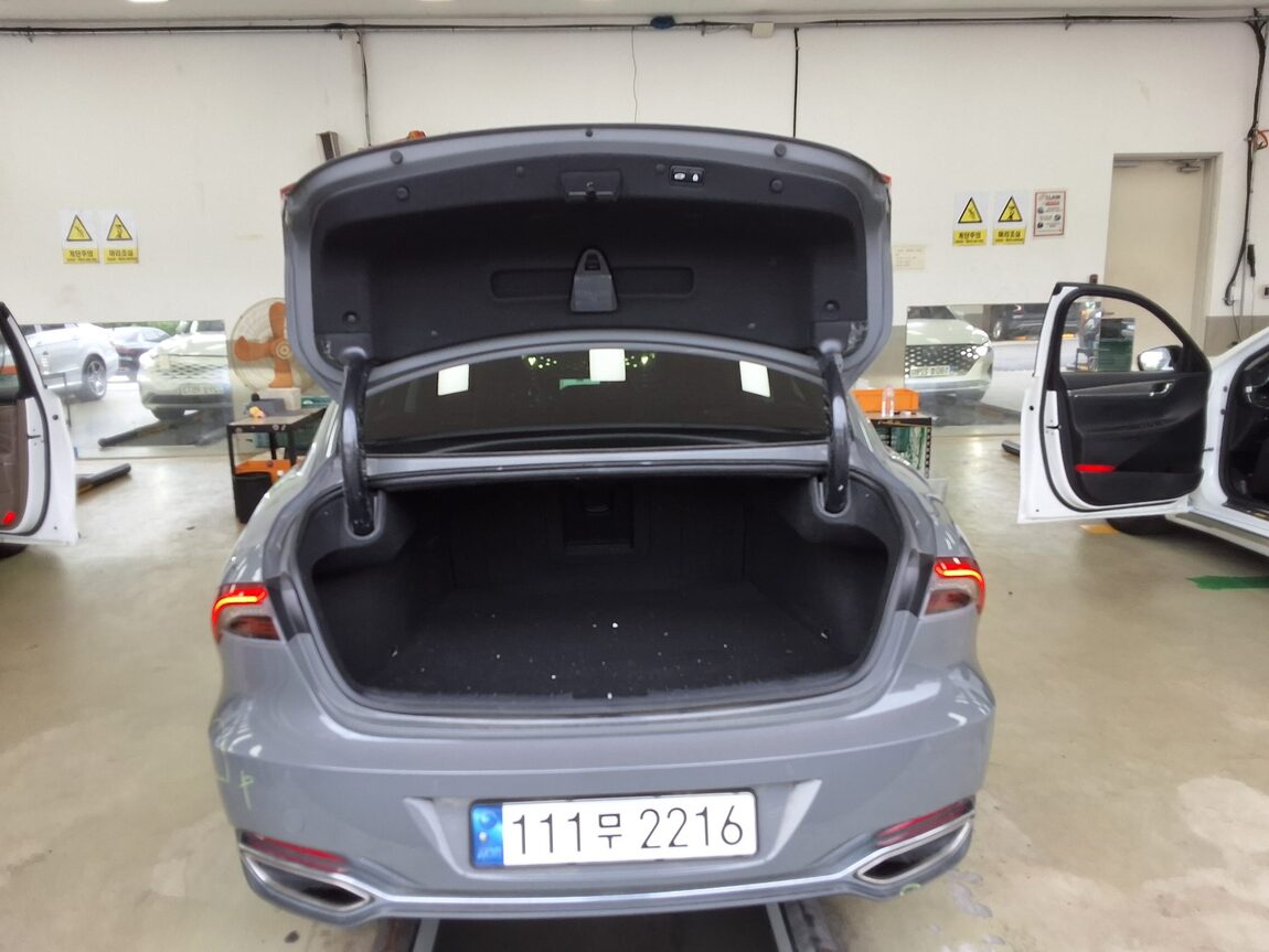 HYUNDAI THE NEW GRANDEUR IG GASOLINE 2.5 PREMIUM 2023 - zdjęcie 15