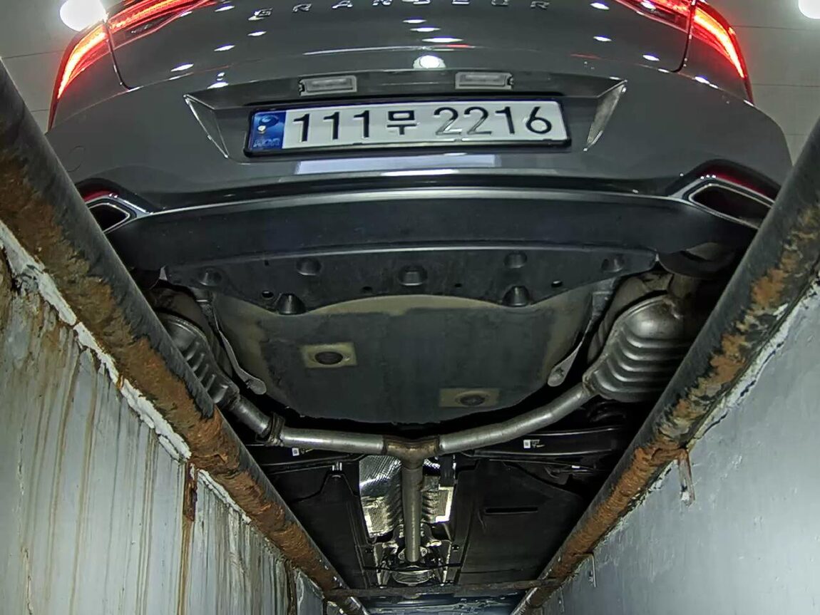 HYUNDAI THE NEW GRANDEUR IG GASOLINE 2.5 PREMIUM 2023 - zdjęcie 8