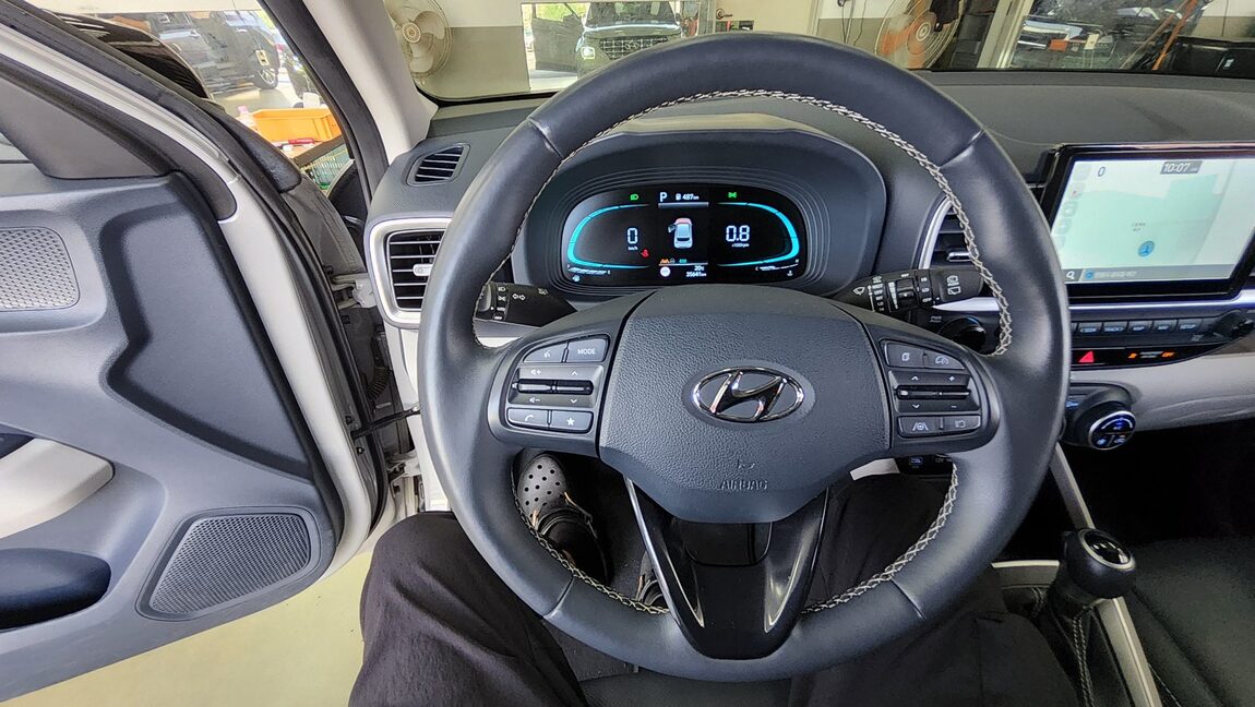 HYUNDAI VENUE 1.6 GASOLINE PREMIUM 2024 - zdjęcie 17