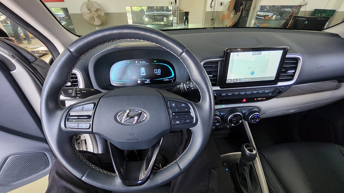HYUNDAI VENUE 1.6 GASOLINE PREMIUM 2024 - zdjęcie 18