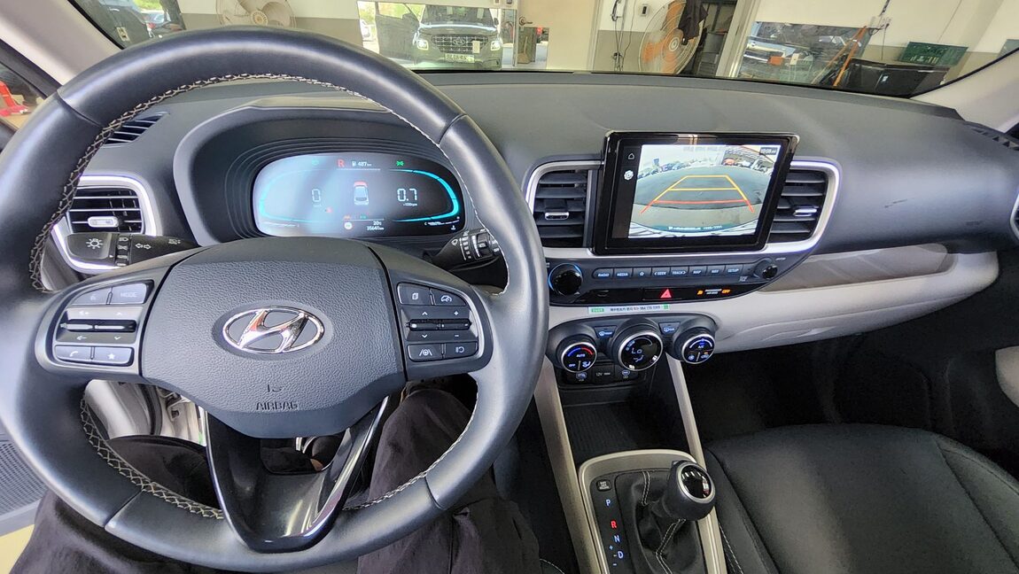 HYUNDAI VENUE 1.6 GASOLINE PREMIUM 2024 - zdjęcie 19