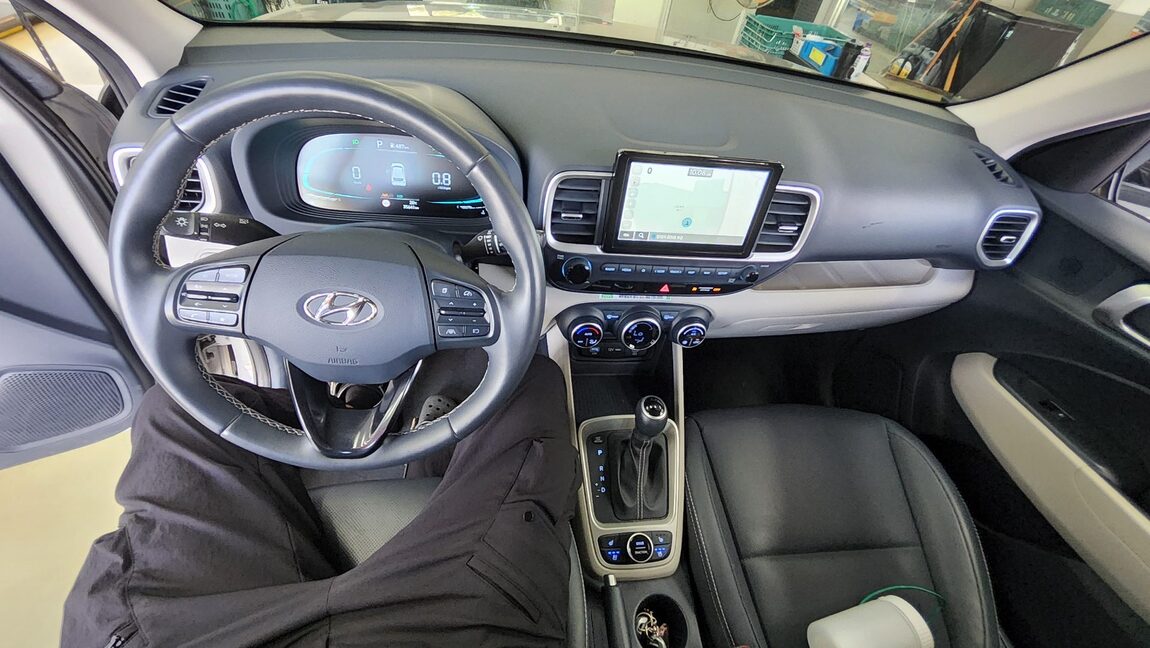 HYUNDAI VENUE 1.6 GASOLINE PREMIUM 2024 - zdjęcie 11
