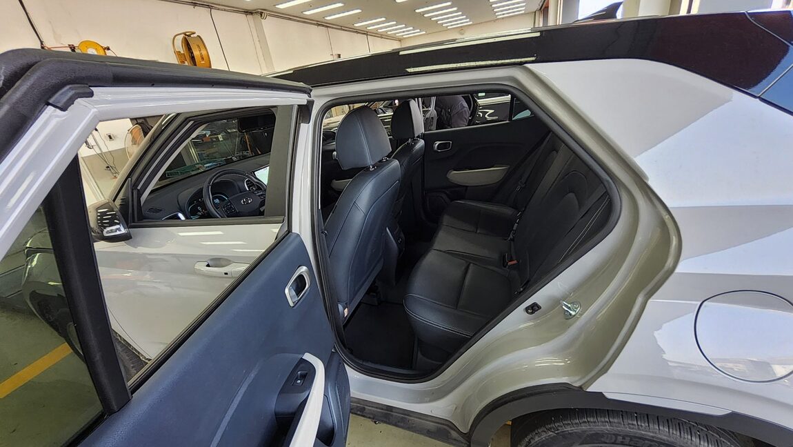 HYUNDAI VENUE 1.6 GASOLINE PREMIUM 2024 - zdjęcie 12