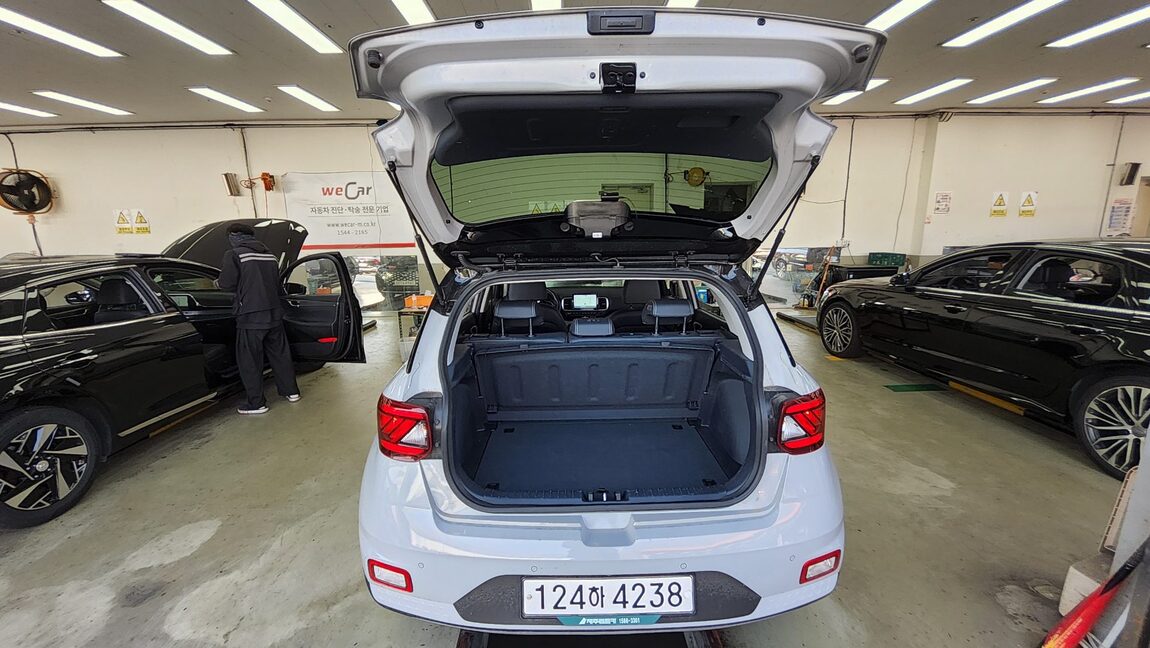 HYUNDAI VENUE 1.6 GASOLINE PREMIUM 2024 - zdjęcie 15