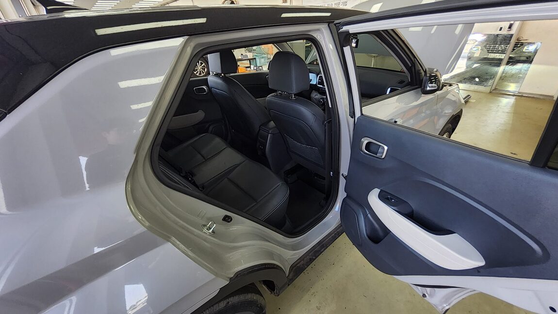 HYUNDAI VENUE 1.6 GASOLINE PREMIUM 2024 - zdjęcie 13