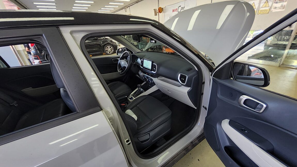 HYUNDAI VENUE 1.6 GASOLINE PREMIUM 2024 - zdjęcie 14