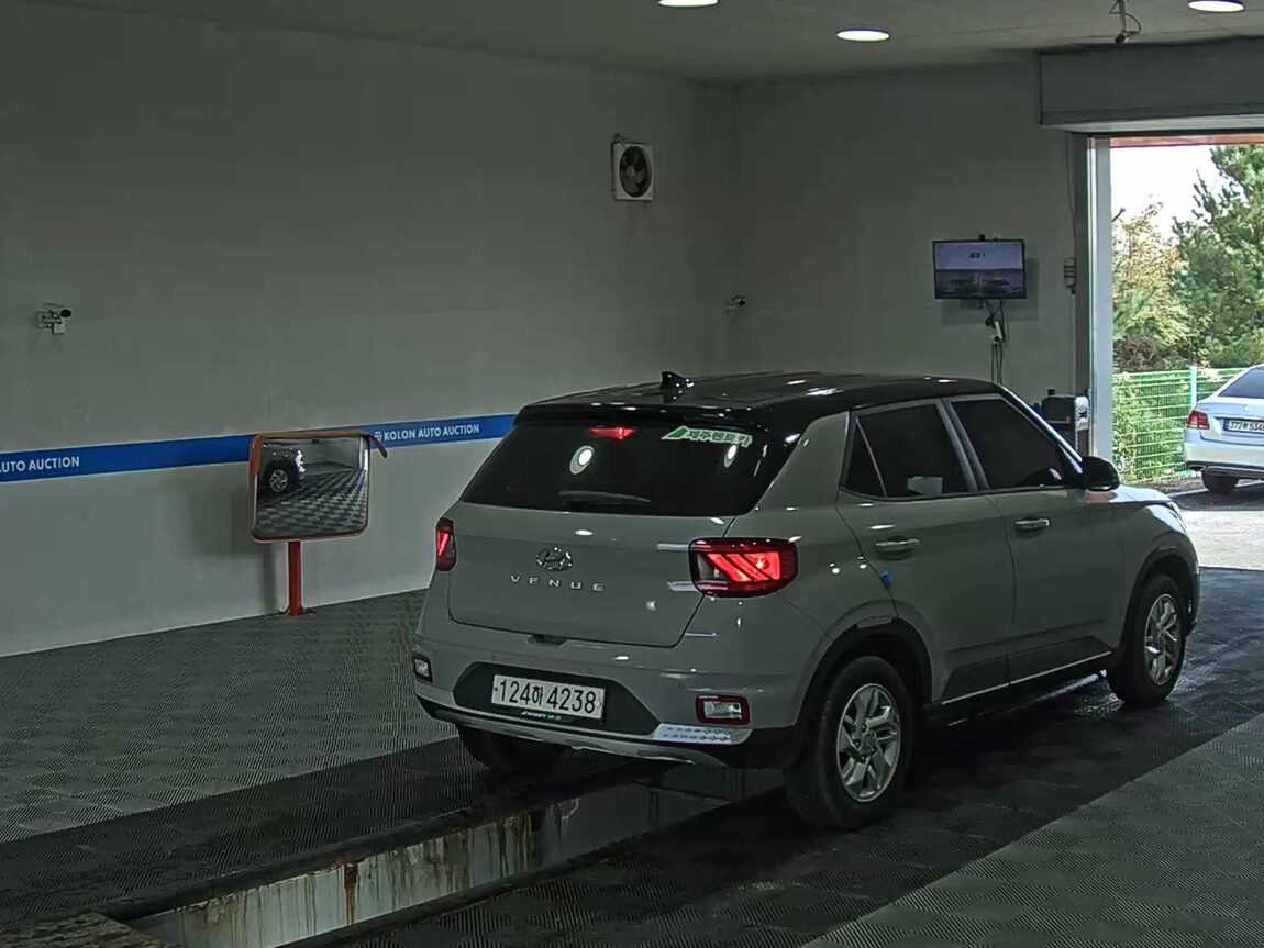 HYUNDAI VENUE 1.6 GASOLINE PREMIUM 2024 - zdjęcie 5