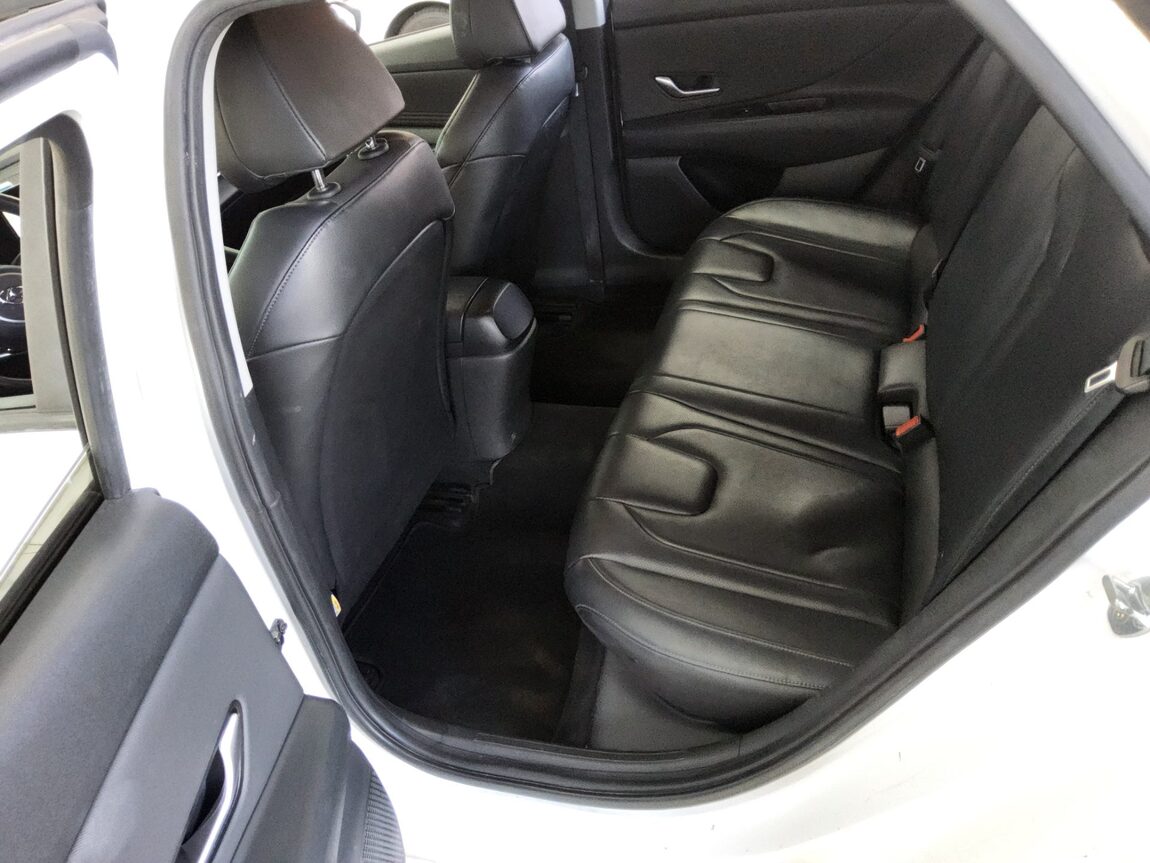 HYUNDAI AVANTE (CN7) 1.6 GASOLINE MODERN 2021 - zdjęcie 12