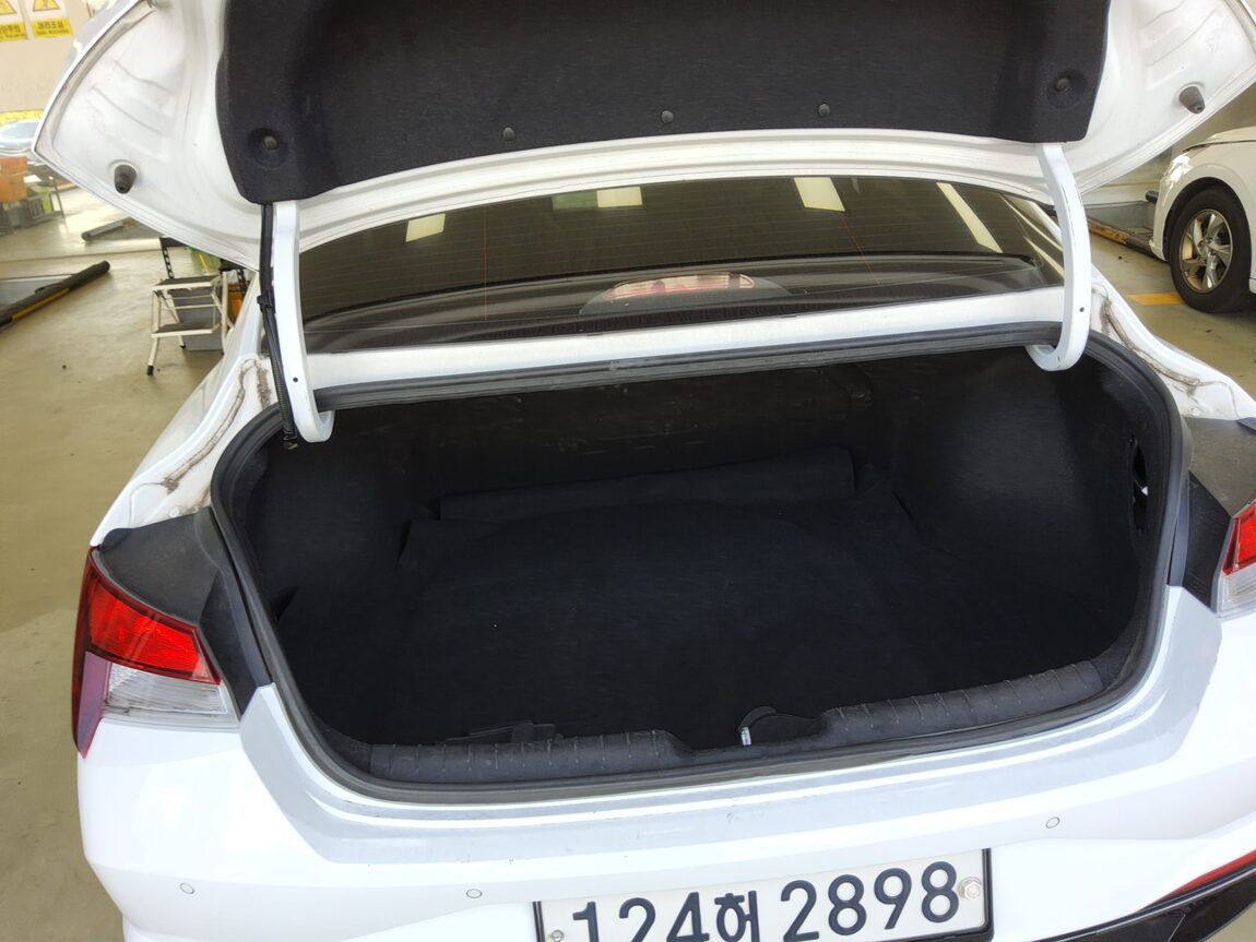 HYUNDAI AVANTE (CN7) 1.6 GASOLINE MODERN 2021 - zdjęcie 15