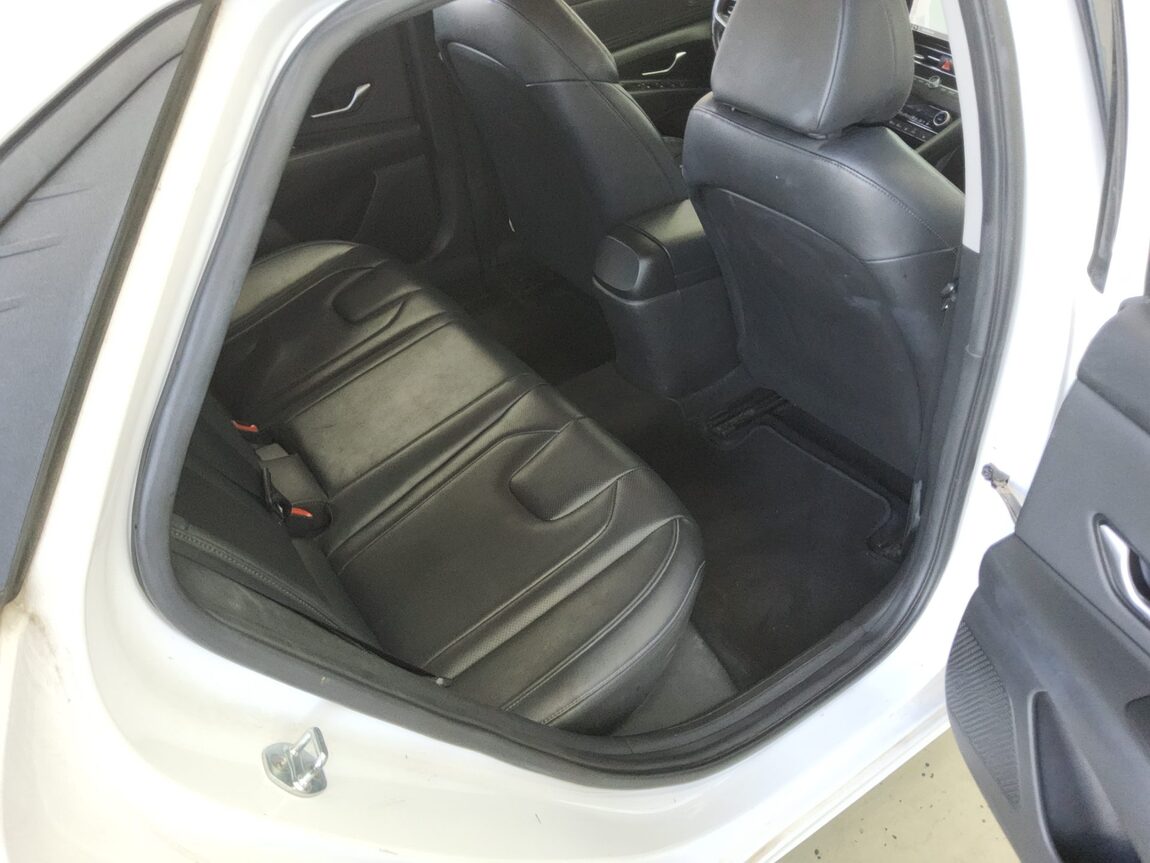HYUNDAI AVANTE (CN7) 1.6 GASOLINE MODERN 2021 - zdjęcie 13
