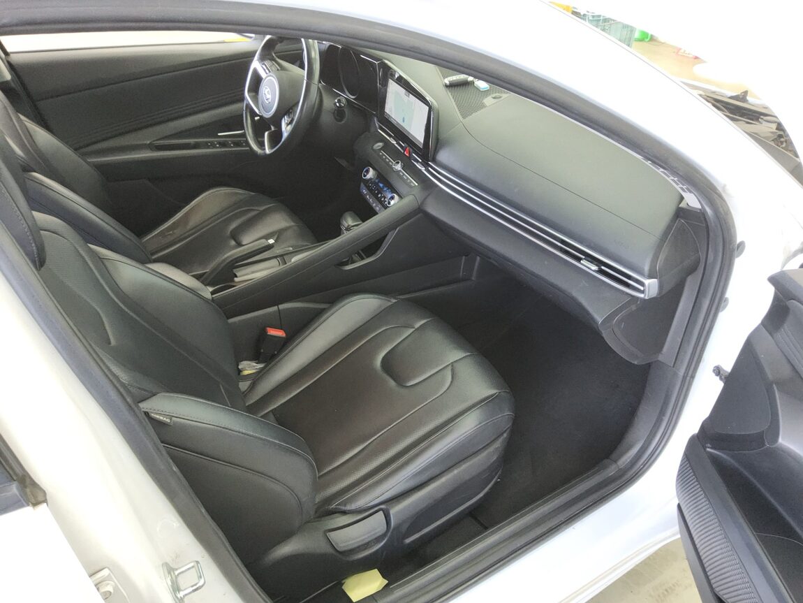 HYUNDAI AVANTE (CN7) 1.6 GASOLINE MODERN 2021 - zdjęcie 14