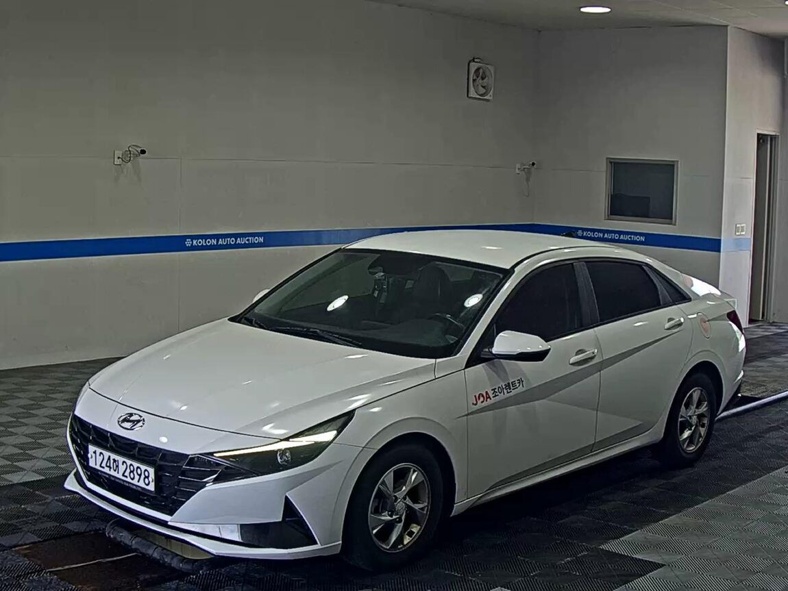 HYUNDAI AVANTE (CN7) 1.6 GASOLINE MODERN 2021 - zdjęcie 2