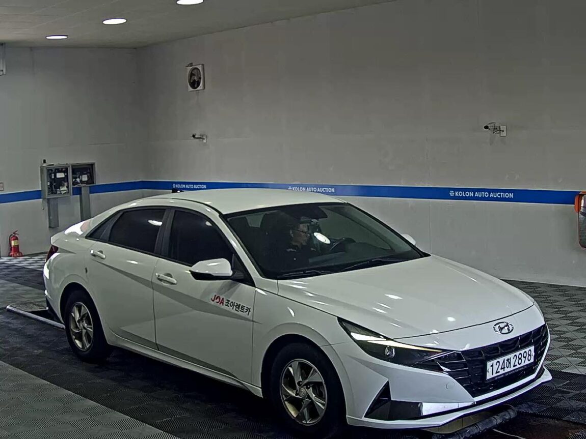 HYUNDAI AVANTE (CN7) 1.6 GASOLINE MODERN 2021 - zdjęcie 3
