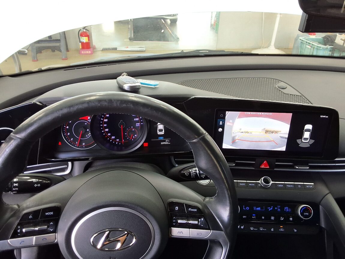 HYUNDAI AVANTE (CN7) 1.6 GASOLINE MODERN 2021 - zdjęcie 17