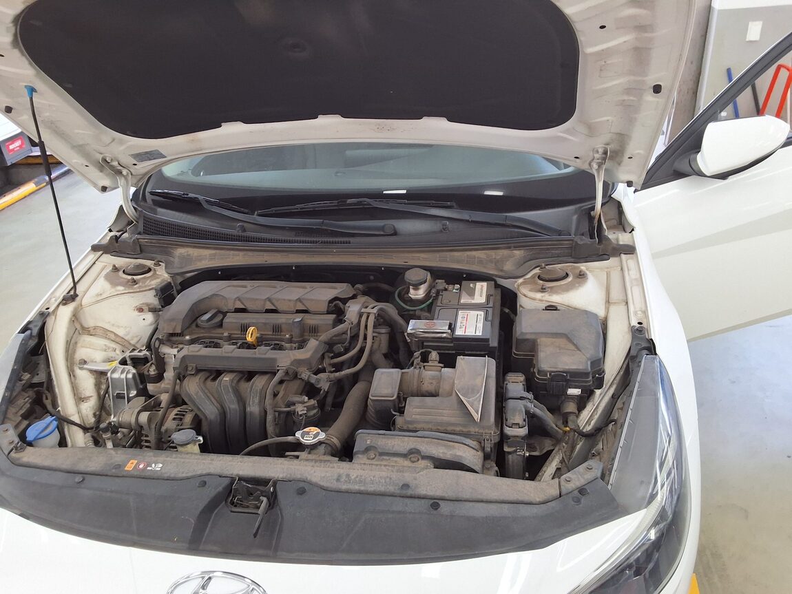 HYUNDAI AVANTE (CN7) 1.6 GASOLINE MODERN 2021 - zdjęcie 18