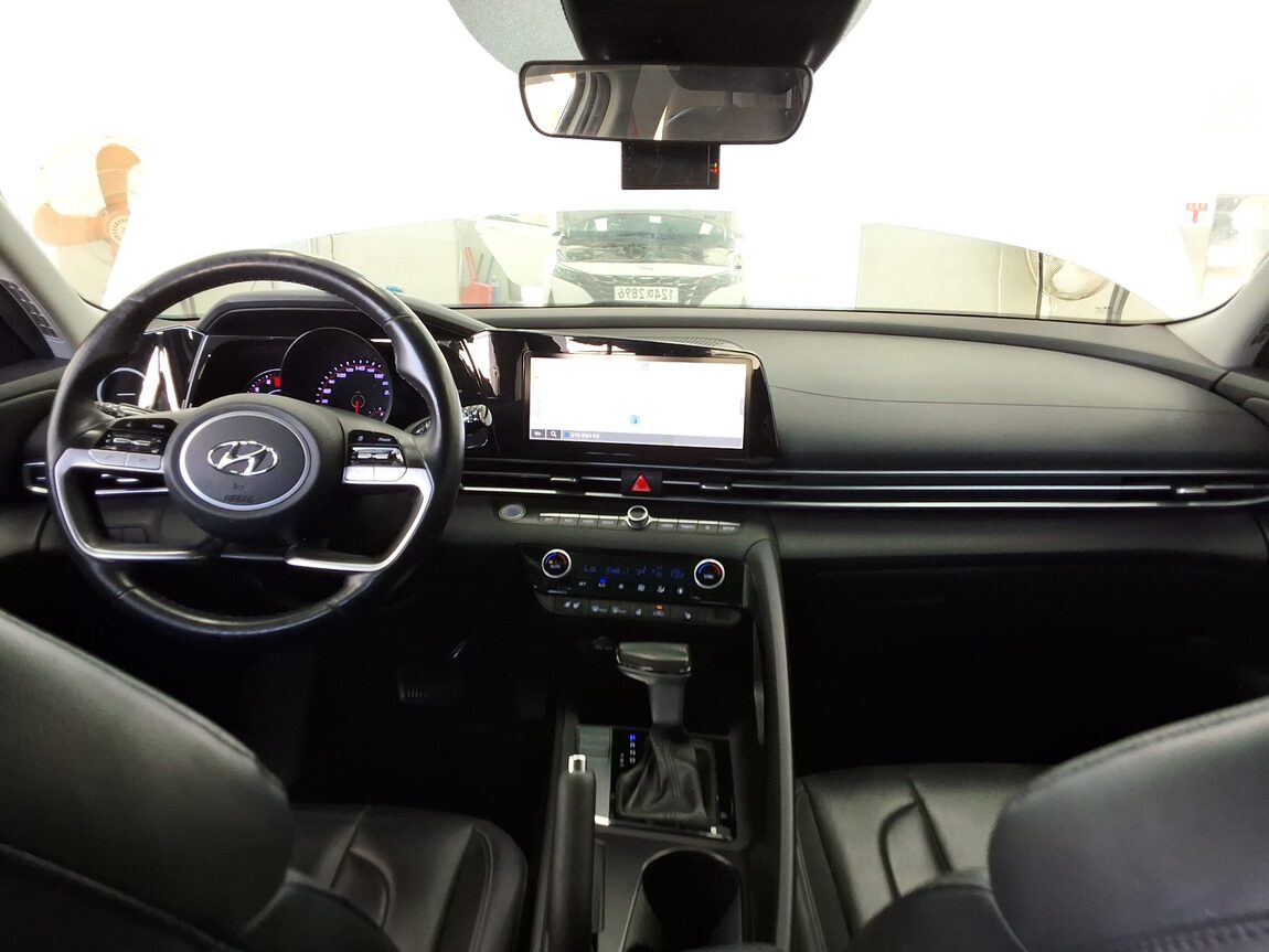 HYUNDAI AVANTE (CN7) 1.6 GASOLINE MODERN 2021 - zdjęcie 11