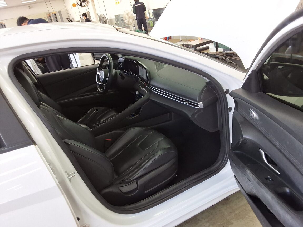 HYUNDAI AVANTE (CN7) 1.6 GASOLINE MODERN 2021 - zdjęcie 14