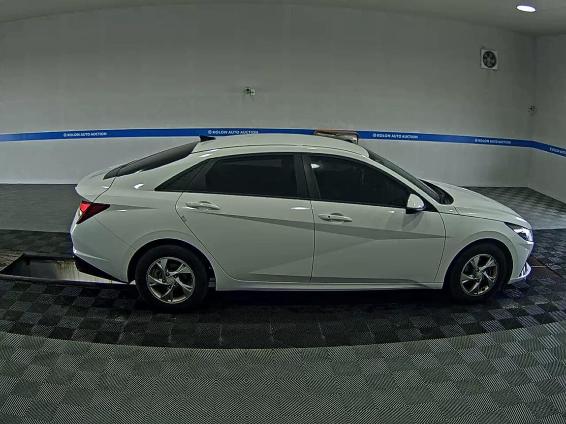 HYUNDAI AVANTE (CN7) 1.6 GASOLINE MODERN 2021 - zdjęcie 4