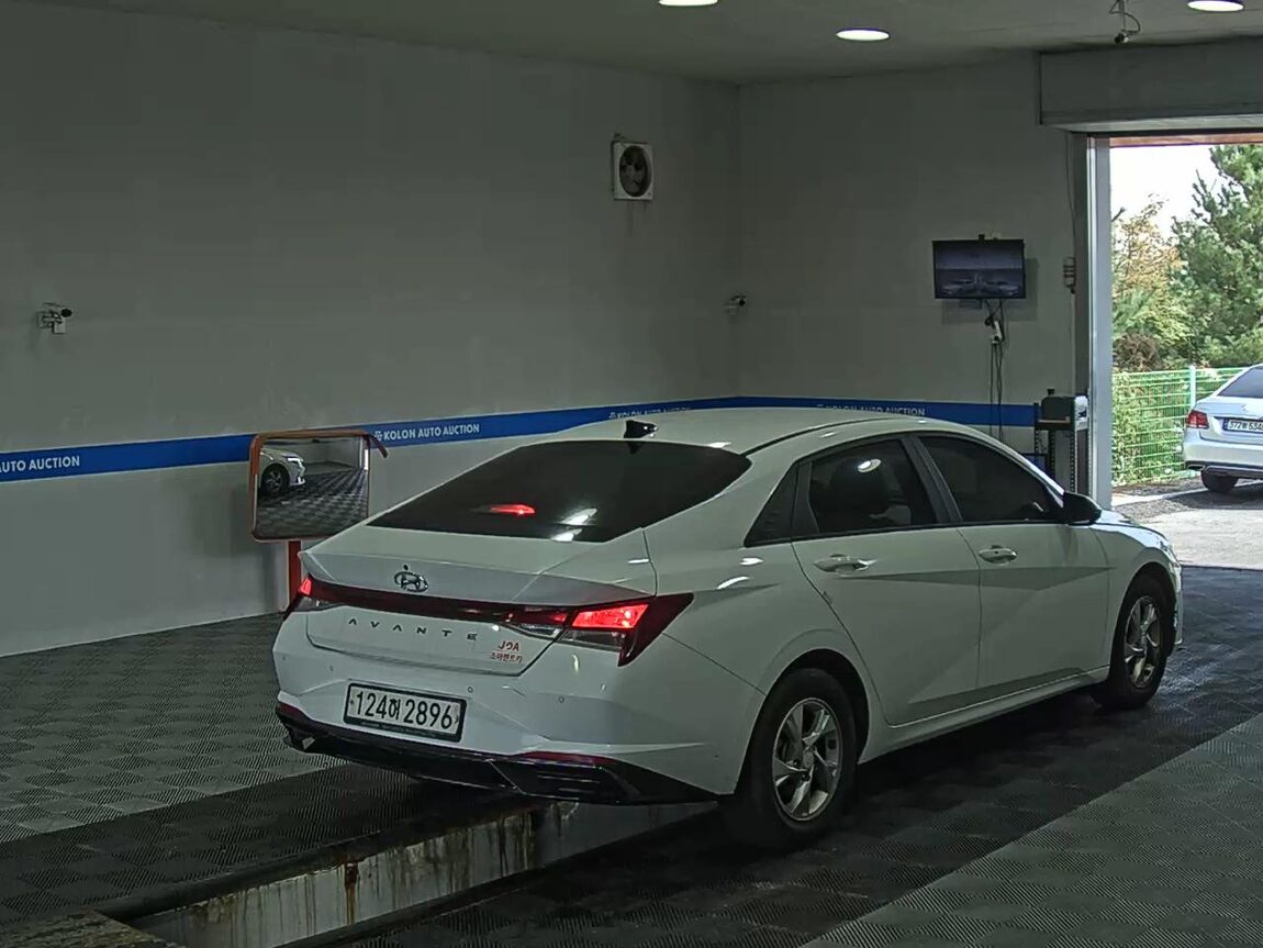 HYUNDAI AVANTE (CN7) 1.6 GASOLINE MODERN 2021 - zdjęcie 5