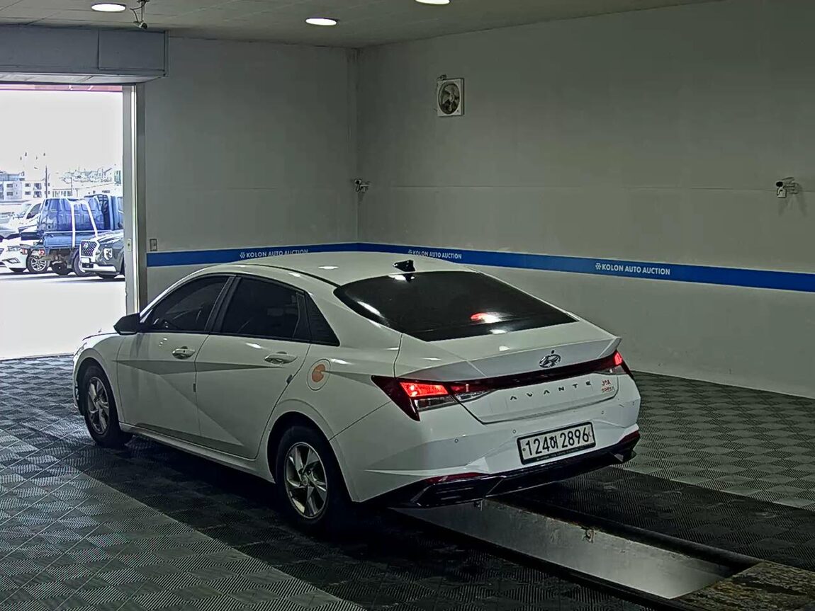 HYUNDAI AVANTE (CN7) 1.6 GASOLINE MODERN 2021 - zdjęcie 6