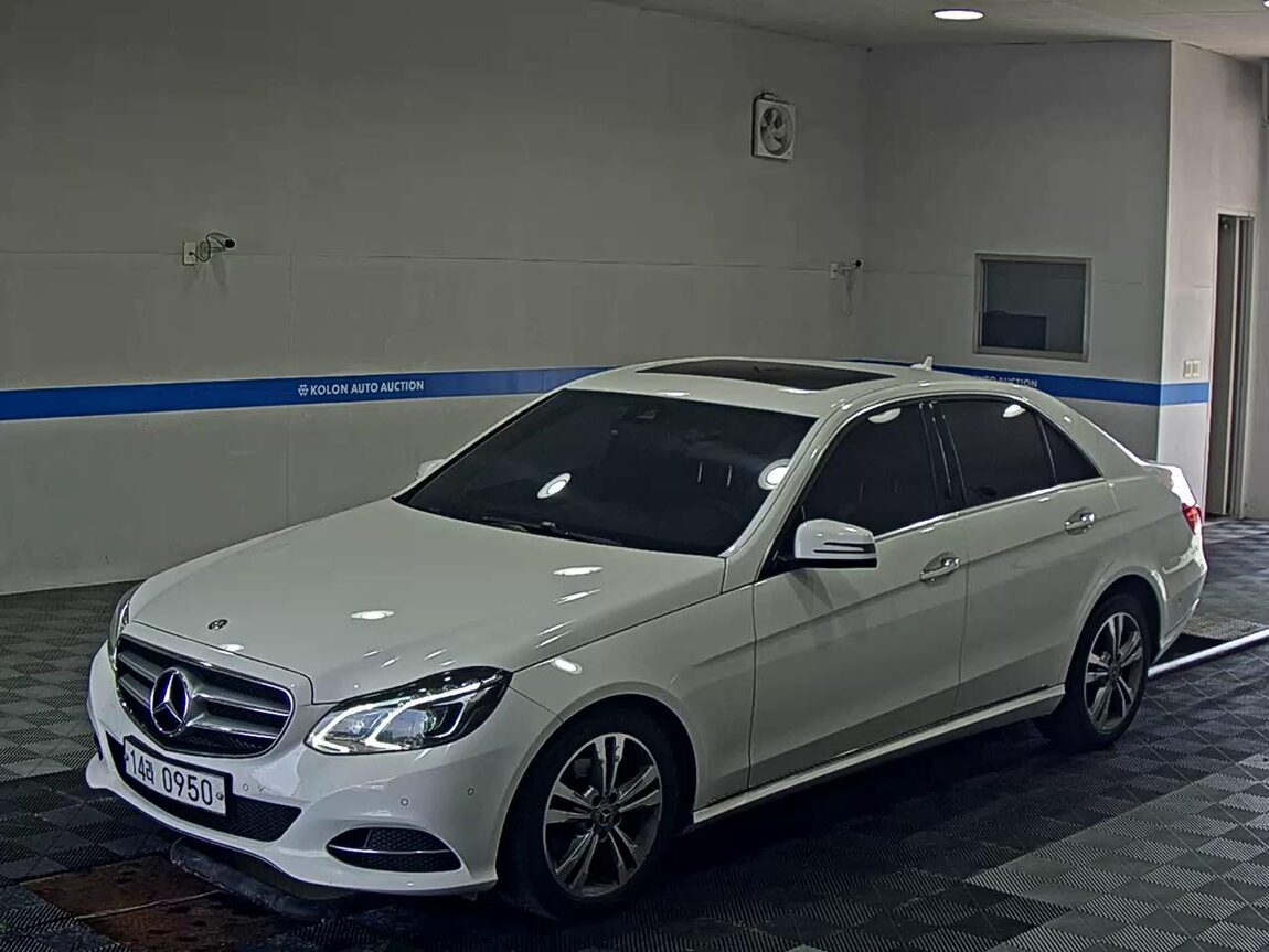 MERCEDES-BENZ E-CLASS (4TH GEN) E220 CDI BLUETEC AVANTGARDE 2016 - zdjęcie 2