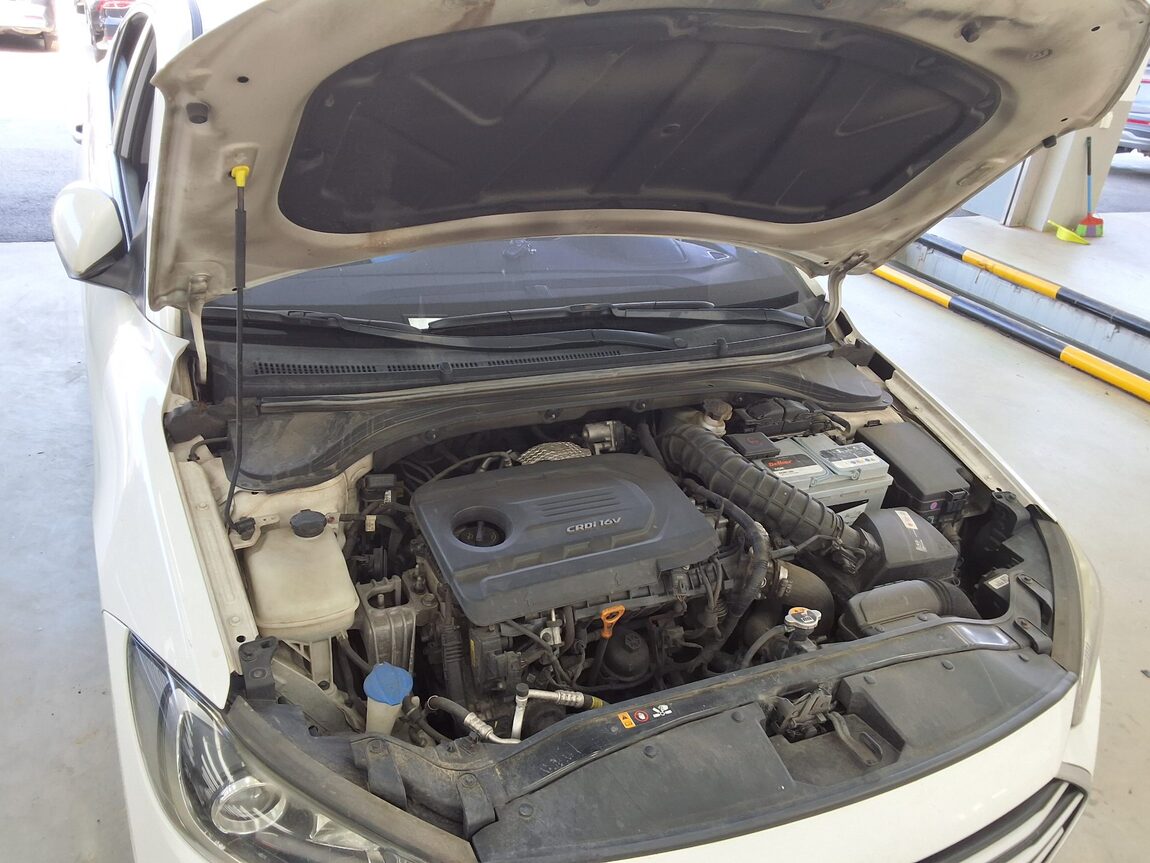 HYUNDAI AVANTE AD 1.6 DIESEL SMART 2017 - zdjęcie 18