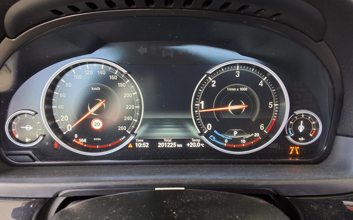 BMW 5 SERIES (6TH GEN) 520d M AERODYNAMIC PRO 2016 - zdjęcie 9
