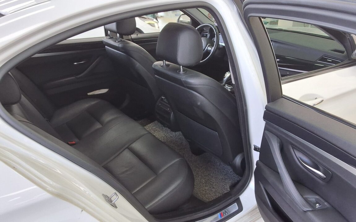 BMW 5 SERIES (6TH GEN) 520d M AERODYNAMIC PRO 2016 - zdjęcie 13
