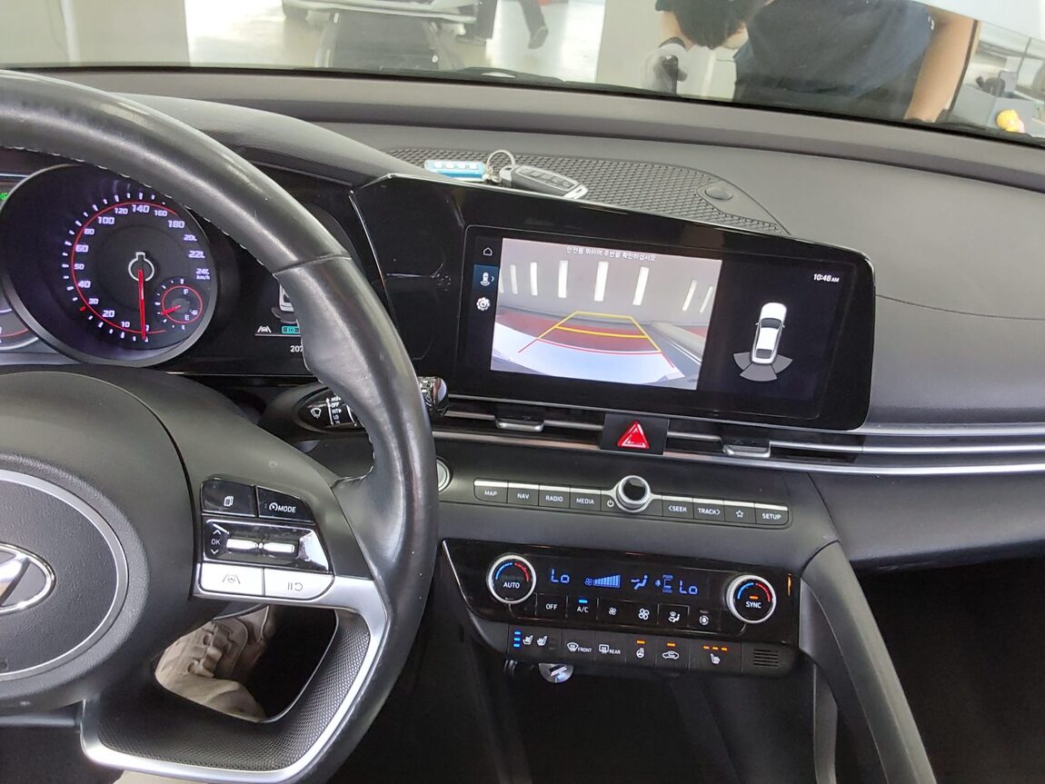HYUNDAI AVANTE (CN7) 1.6 GASOLINE MODERN 2021 - zdjęcie 17