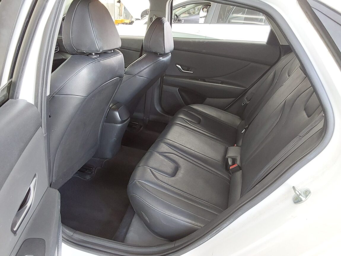 HYUNDAI AVANTE (CN7) 1.6 GASOLINE MODERN 2021 - zdjęcie 12