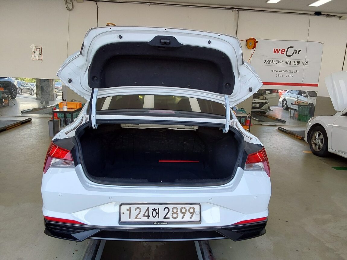 HYUNDAI AVANTE (CN7) 1.6 GASOLINE MODERN 2021 - zdjęcie 15
