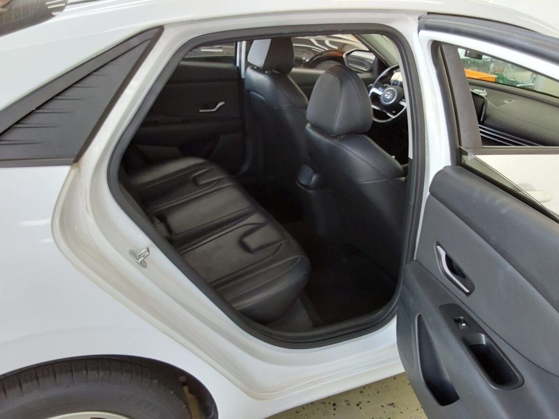 HYUNDAI AVANTE (CN7) 1.6 GASOLINE MODERN 2021 - zdjęcie 13