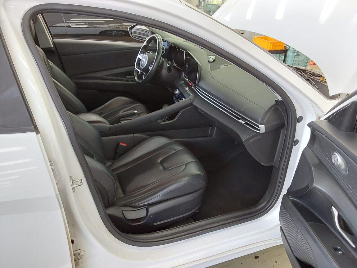 HYUNDAI AVANTE (CN7) 1.6 GASOLINE MODERN 2021 - zdjęcie 14
