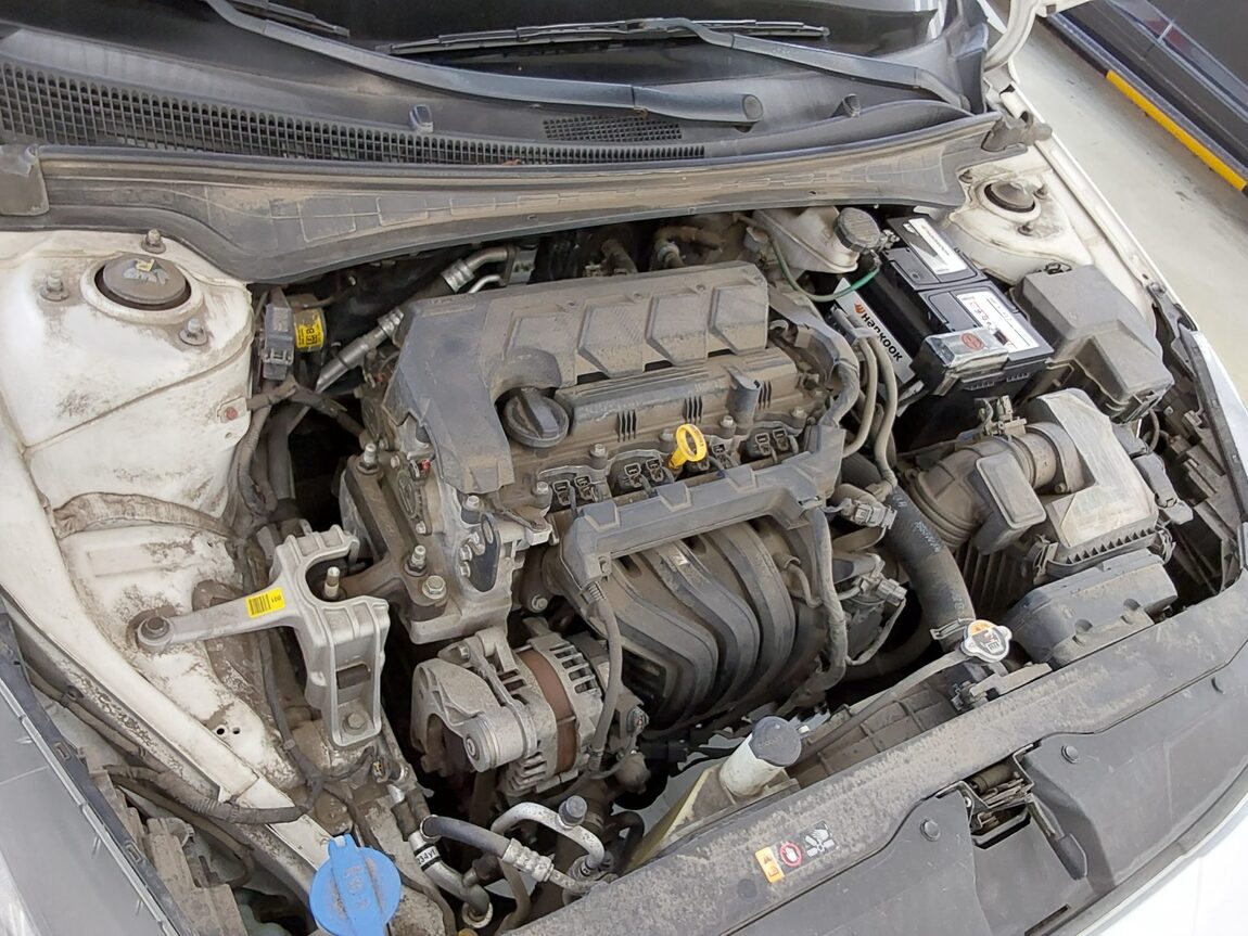 HYUNDAI AVANTE (CN7) 1.6 GASOLINE MODERN 2021 - zdjęcie 18