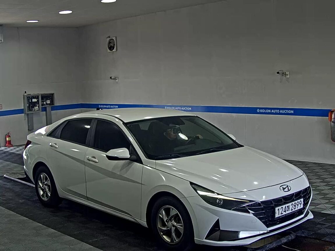 HYUNDAI AVANTE (CN7) 1.6 GASOLINE MODERN 2021 - zdjęcie 3