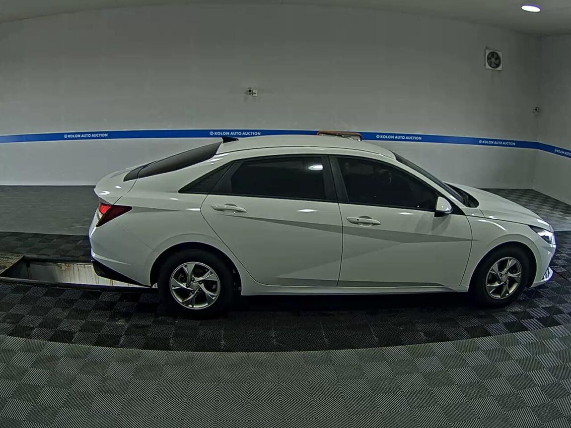 HYUNDAI AVANTE (CN7) 1.6 GASOLINE MODERN 2021 - zdjęcie 4