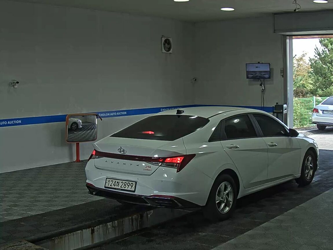 HYUNDAI AVANTE (CN7) 1.6 GASOLINE MODERN 2021 - zdjęcie 5